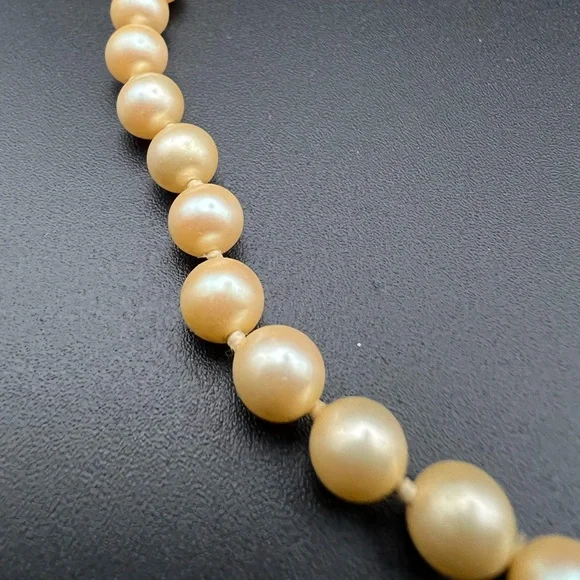 Marvella Vintage Faux Pearl Necklace - Picture 2 of 4